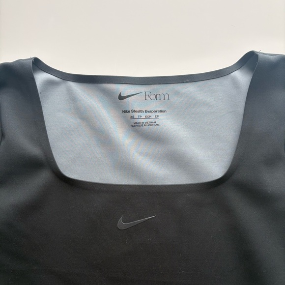 Women’s Nike Form Stealth Evaporation Long Sleeve Bodysuit Shirt XS MSRP $80 - Picture 3 of 8